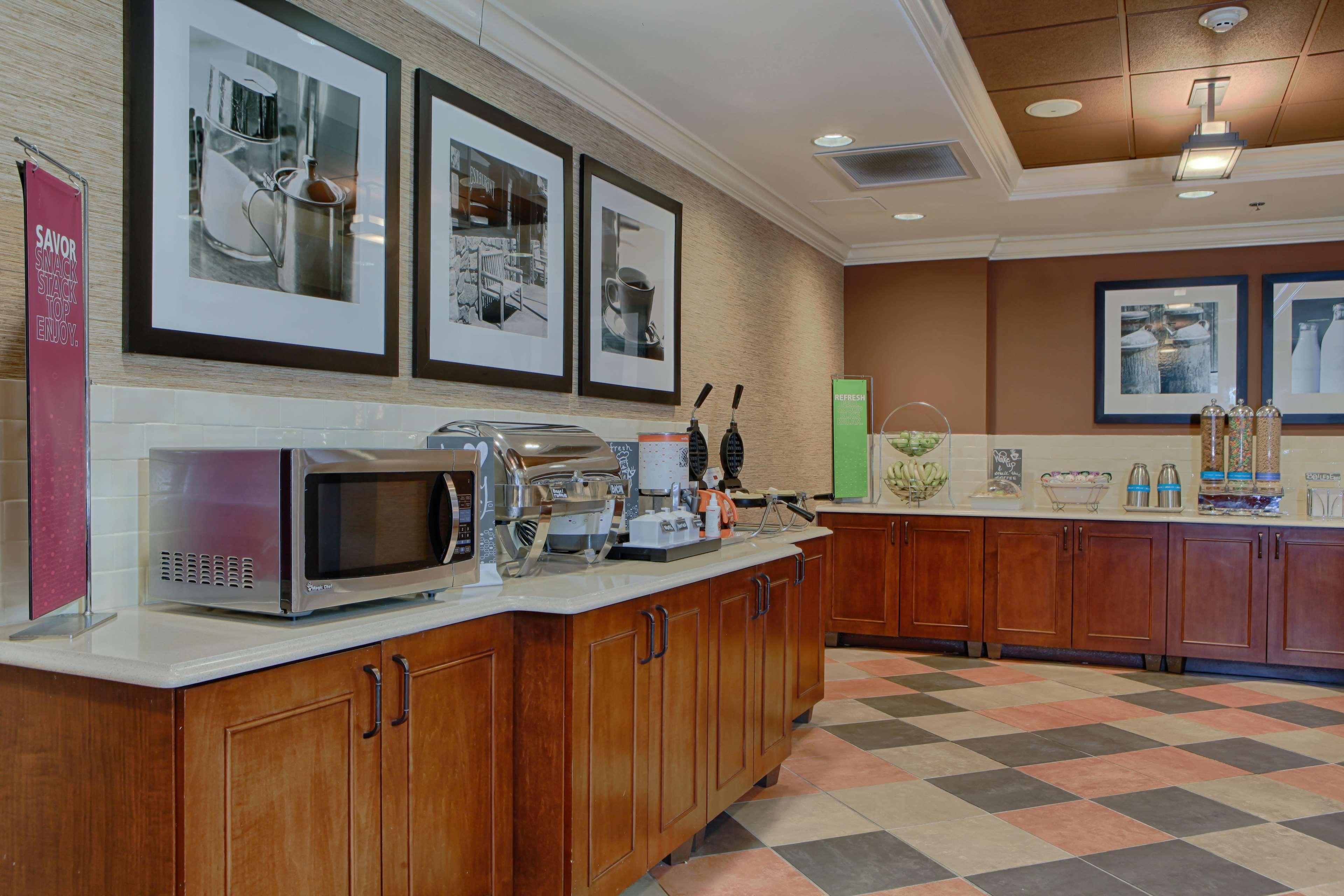 Hampton Inn Atlanta-Canton Exterior photo