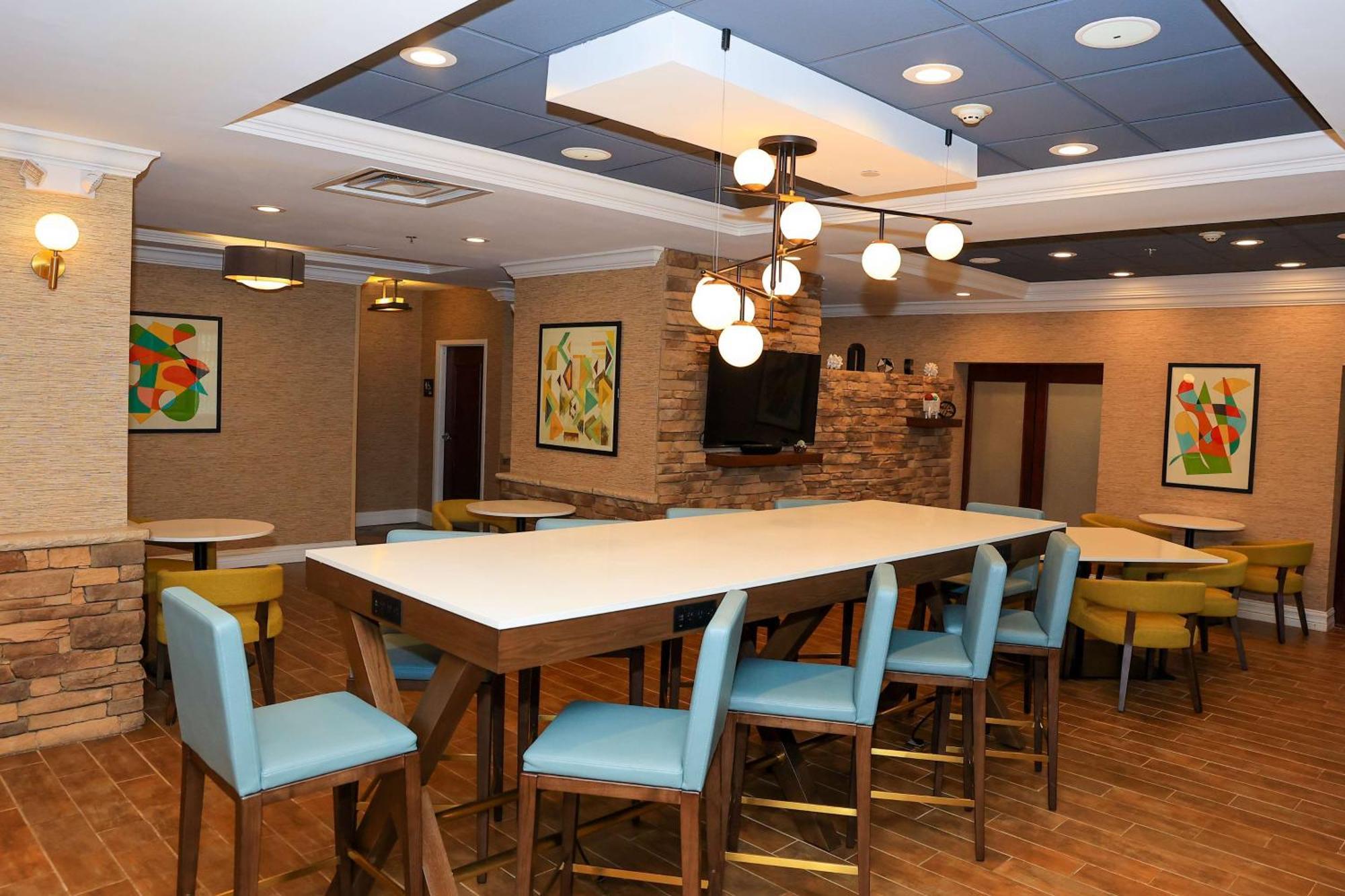 Hampton Inn Atlanta-Canton Exterior photo